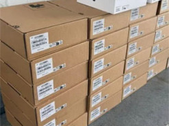 Диван із секретом: чоловік в Україну віз у меблях 32 пари AirPods Max з Німеччини