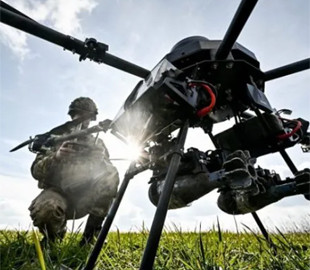 Великобританія та Польща нарощують виробництво дронів і боєприпасів для підтримки оборони