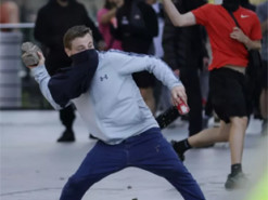 Спілка журналістів Британії заявила про насильство проти репортерів, які висвітлюють заворушення в країні