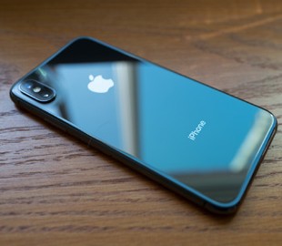 Продажи iPhone растут, а рынок смартфонов падает
