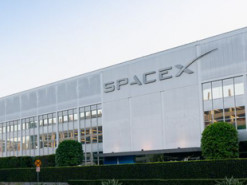 Бывший стажёр SpaceX подал в суд на компанию