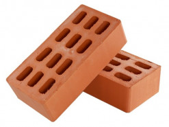 Заказав форму в интернете, футболисты получили 2 кирпича и влажные салфетки