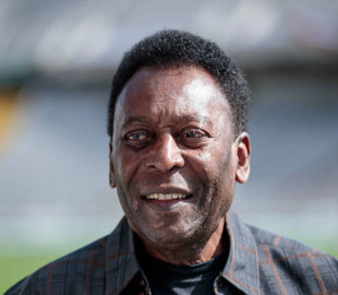 Пеле обновил описание Instagram-аккаунта после того, как Роналду обошел его по голам