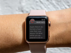Apple вызвали в суд за незаконное использование технологии измерения ЧСС в Apple Watch