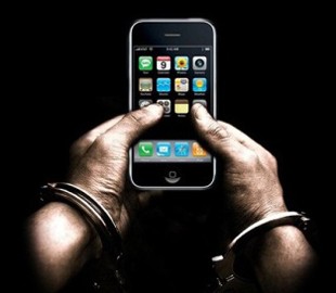 В Запорожье неизвестный ударил мужчину кирпичом по голове, чтобы завладеть iPhone