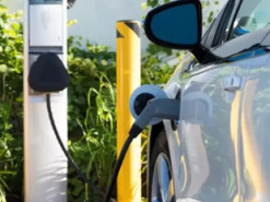 Электрокары уступают в надежности бензиновым и дизельным машинам в 2022 году