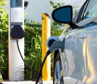 Электрокары уступают в надежности бензиновым и дизельным машинам в 2022 году