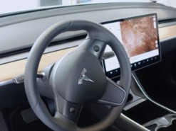 Покупатели подержанных автомобилей Tesla могут узнать личные данные бывших владельцев