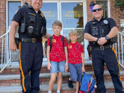 До синів Тараса Тополі, що почали навчання у США, з подарунками завітала поліція