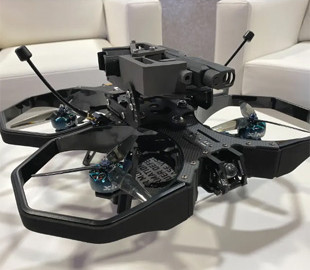 В США дрон озброїли пістолетом