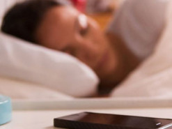 Качество ночного сна зависит от близости смартфона к человеку