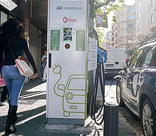 Европа захотела увидеть на своих дорогах десятки миллионов электрокаров