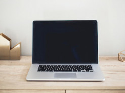 Топ-7 порад, щоб ноутбук довше не розряджався і тримав батарею без світла