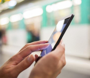 Итальянские депутаты предложили лечить смартфонозависимых подростков