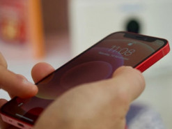 Будущие iPhone и iPad смогут скрывать информацию на дисплее от посторонних