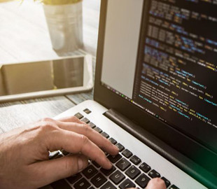 Зеленский подписал указ о привлечении в Украину программистов из Беларуси