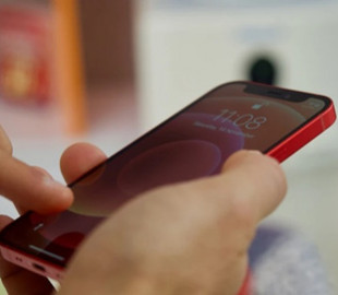 Будущие iPhone и iPad смогут скрывать информацию на дисплее от посторонних