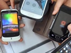 Французские депутаты запретили школьникам пользоваться смартфонами