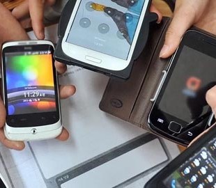 Французские депутаты запретили школьникам пользоваться смартфонами