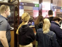 В киевском метро произошел сбой: кассы не работают, образовались огромные очереди