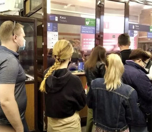 В киевском метро произошел сбой: кассы не работают, образовались огромные очереди