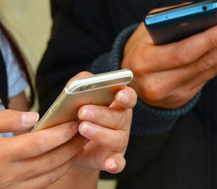 Что происходит в интернете за минуту: 6 млн покупок и 240 тысяч фото