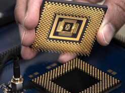 Учёные создали первый рабочий процессор с программируемыми мемристорами