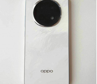 Надшвидка зарядка та великий екран: в мережі показали перше реальне фото Oppo F29