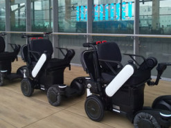 Автономных роботов Panasonic учат перемещаться гуськом за вожаком