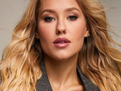 Даша Квіткова набила на тілі карту України