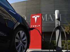 В США расследуют 12 ДТП из-за автопилота в Tesla: три из них смертельные