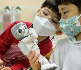 У південнокорейські дитсадки впровадили роботів, щоб підготувати дітей до майбутнього