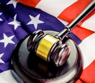 Суд США скасував рішення, яке зобов'язувало повернути на роботу співробітників "Голосу Америки"