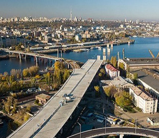 В мережі з’явились нові фото будівництва Воскресенського моста в частині Русанівських садів