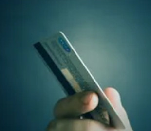 Есть риск нарваться на мошенников: что делать, если потеряли банковскую карту