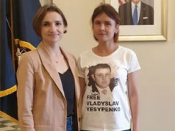 Семья заключенного в Крыму журналиста Есипенко получит знак отличия Barbey Freedom to Write Award, – НСЖУ