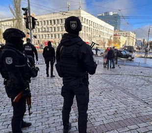 Україна під ракетною атакою: влада звернулася до водіїв