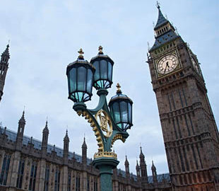 Лондон начал бороться с пропагандой против вакцины от коронавируса