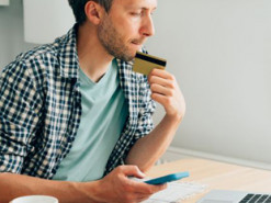 Шахраї в інтернеті: як не втратити гроші під час онлайн-шопінгу в Україні