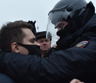 Роскомнадзор угрожает СМИ за репортажи с протестов