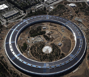 Apple вернёт работников в офисы в феврале