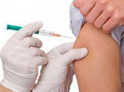 Шмыгаль заявил, что запись на вакцинацию поможет получить COVID-паспорт