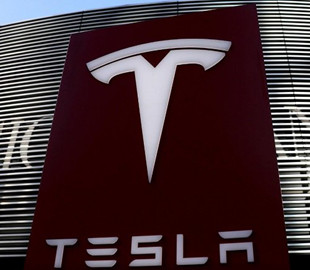 Tesla стала искать юристов и специалистов по связям с общественностью в Китае, чтобы решить накопившиеся проблемы