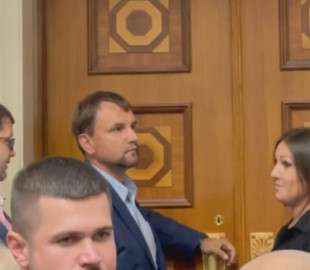 "Замурували демони": нардеп у Раді потрапив у курйозну ситуацію