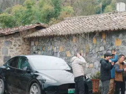 В Китае целая деревня пересела на автомобили Tesla