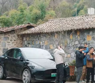 В Китае целая деревня пересела на автомобили Tesla