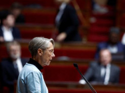 Прем'єр-міністр Франції заявила, що західні санкції "душать" російську економіку