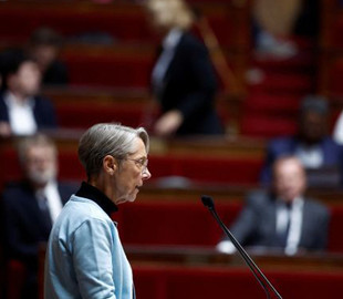 Прем'єр-міністр Франції заявила, що західні санкції "душать" російську економіку