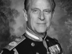 Елизавета II поделилась любимой фотографией с принцем Филиппом