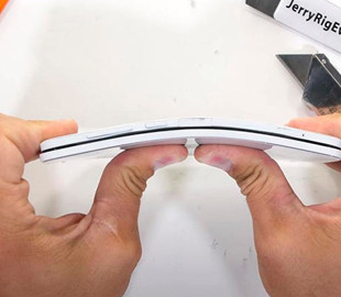 Протестирована прочность смартфона Microsoft Surface Duo